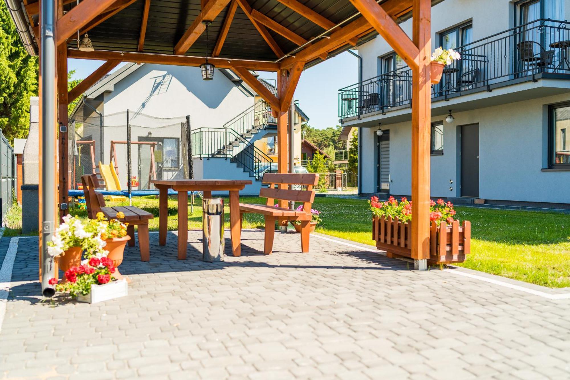 Magnolia Pokoje I Apartamenty Debki Bagian luar foto