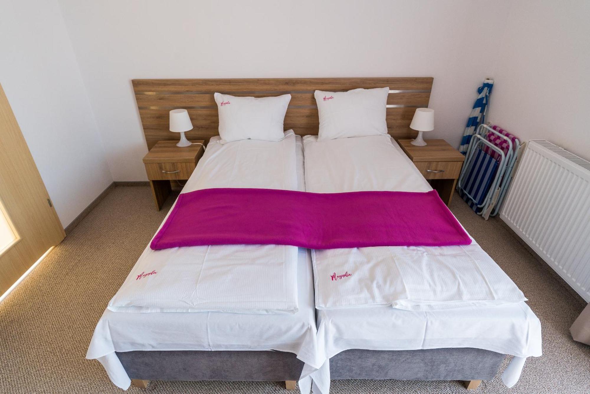 Magnolia Pokoje I Apartamenty Debki Bagian luar foto